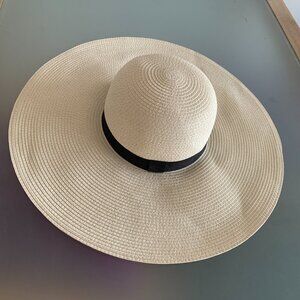 BNWOT PRETTYLITTLETHING Wide Brim Sun Hat Tan Woven